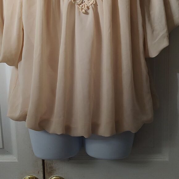XXI cream crochet balloon bloom style blouse classy night out  party Sz M - Picture 2 of 5